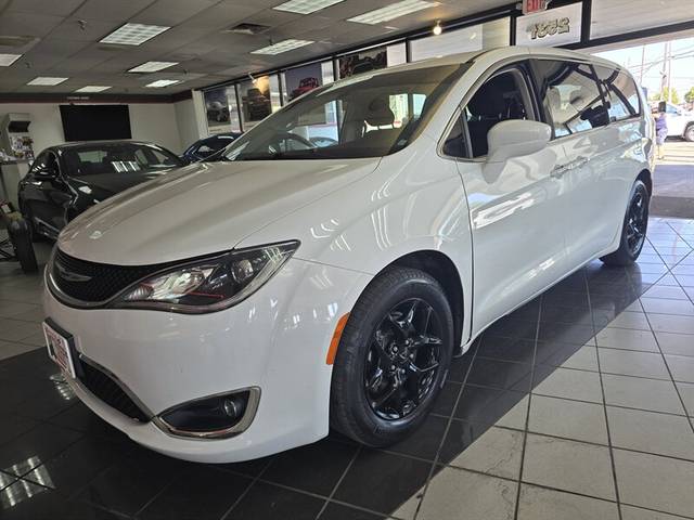 2018 Chrysler Pacifica Minivan Touring Plus FWD photo