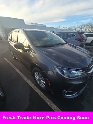 2018 Chrysler Pacifica Minivan Touring Plus FWD photo