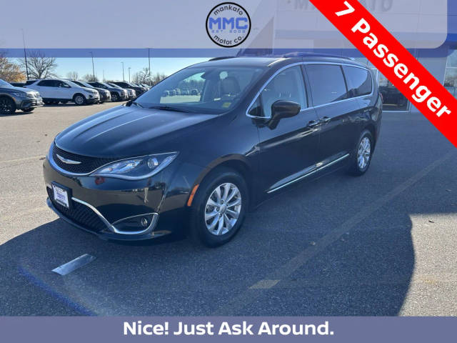 2018 Chrysler Pacifica Minivan Touring L Plus FWD photo