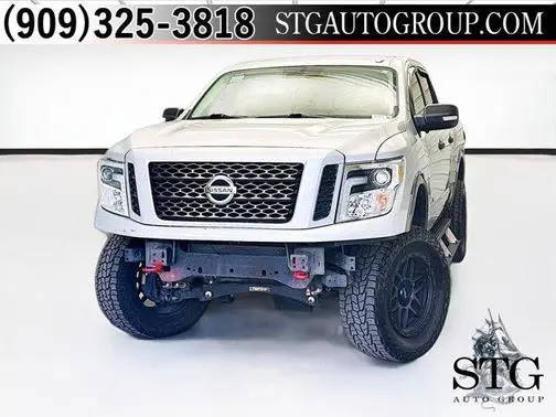 2018 Nissan Titan PRO-4X 4WD photo