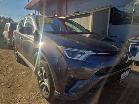 2018 Toyota RAV4 LE FWD photo