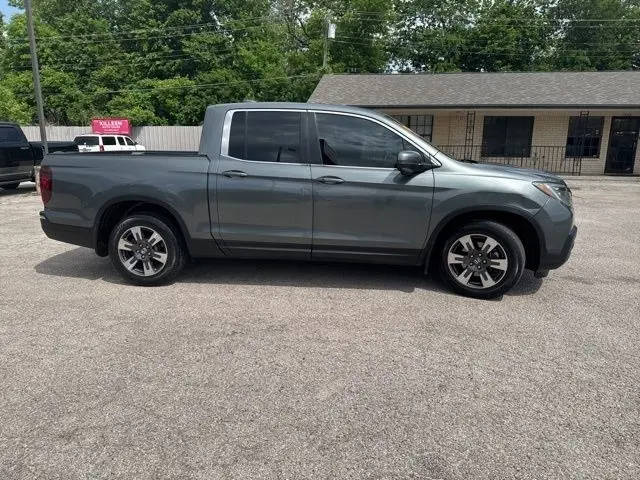 2019 Honda Ridgeline RTL-T FWD photo
