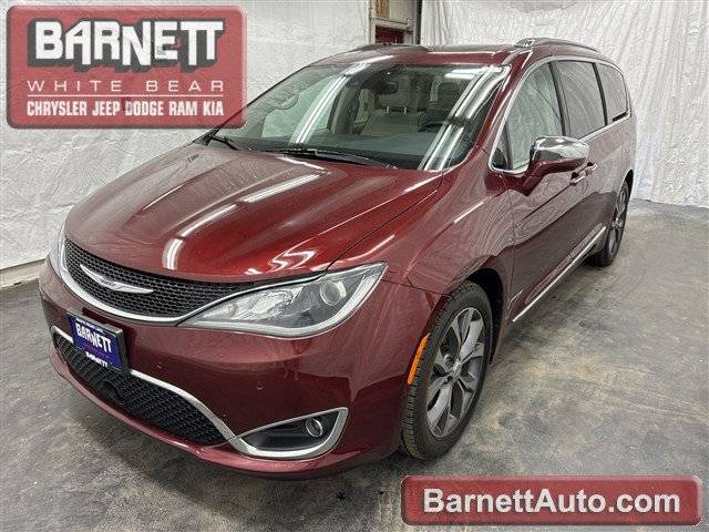 2017 Chrysler Pacifica Minivan Limited FWD photo