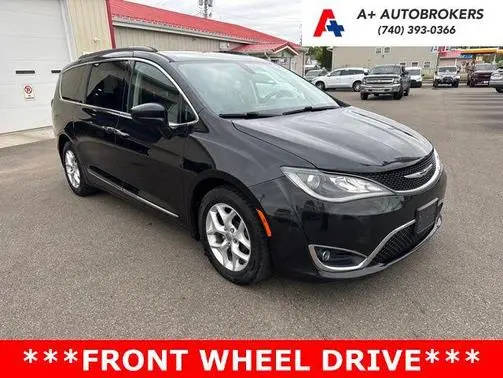 2017 Chrysler Pacifica Minivan Touring-L FWD photo