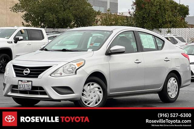 2016 Nissan Versa SV FWD photo