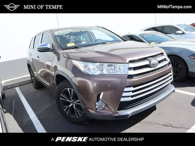 2018 Toyota Highlander LE Plus FWD photo