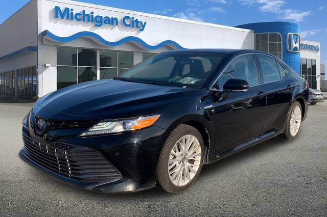 2018 Toyota Camry Hybrid XLE FWD photo