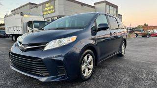 2018 Toyota Sienna LE FWD photo
