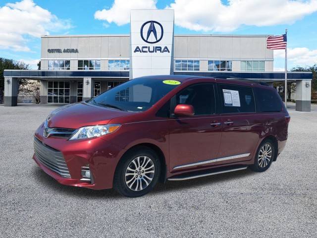 2018 Toyota Sienna XLE FWD photo