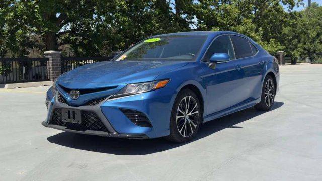2018 Toyota Camry SE FWD photo