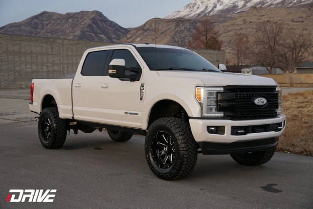 2017 Ford F-350 Super Duty Platinum 4WD photo