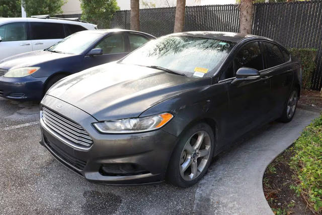 2015 Ford Fusion SE FWD photo