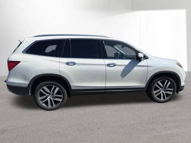 2018 Honda Pilot Touring AWD photo