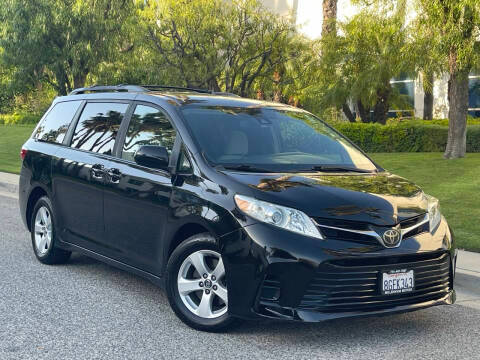 2018 Toyota Sienna LE FWD photo