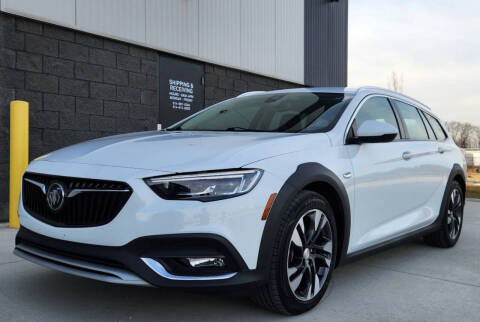 2018 Buick Regal TourX Essence AWD photo