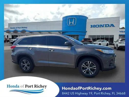 2018 Toyota Highlander LE Plus FWD photo