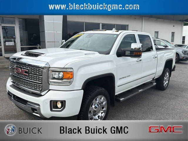 2018 GMC Sierra 2500HD Denali 4WD photo