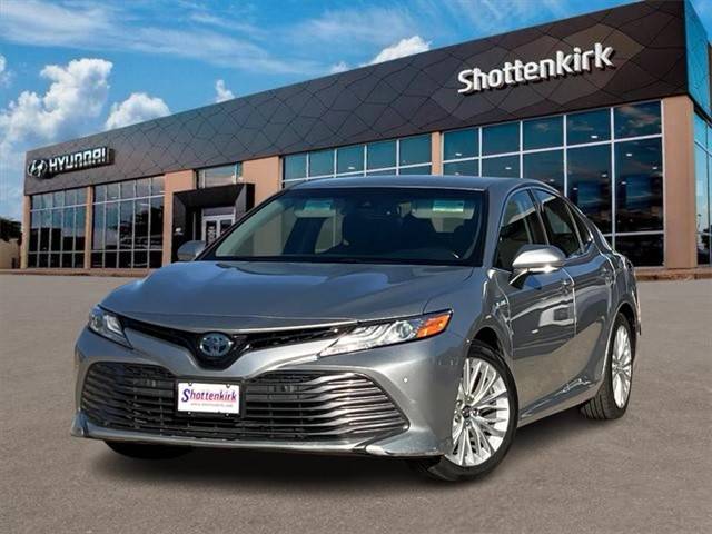 2018 Toyota Camry Hybrid XLE FWD photo