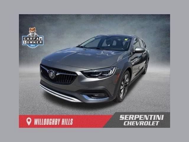 2018 Buick Regal TourX Essence AWD photo