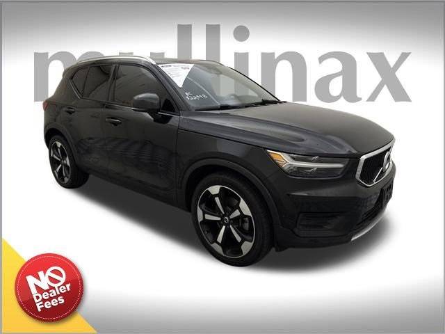 2019 Volvo XC40 Momentum AWD photo