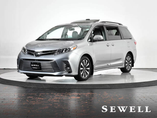 2018 Toyota Sienna Limited Premium FWD photo