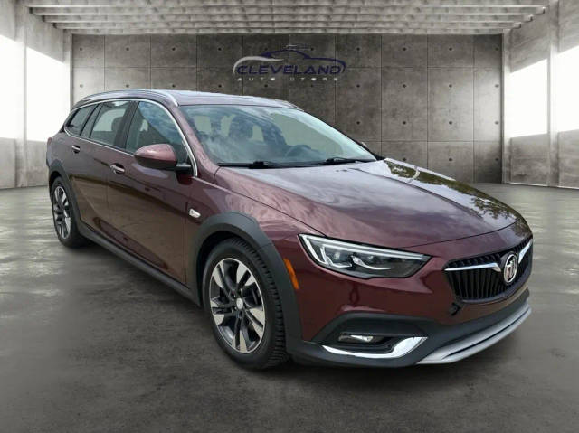 2018 Buick Regal TourX Essence AWD photo