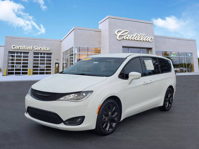 2018 Chrysler Pacifica Minivan Touring Plus FWD photo