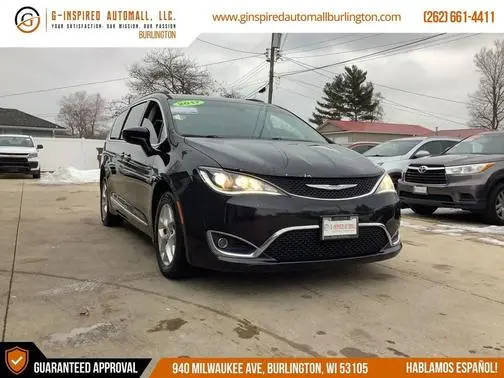 2017 Chrysler Pacifica Minivan Touring-L FWD photo