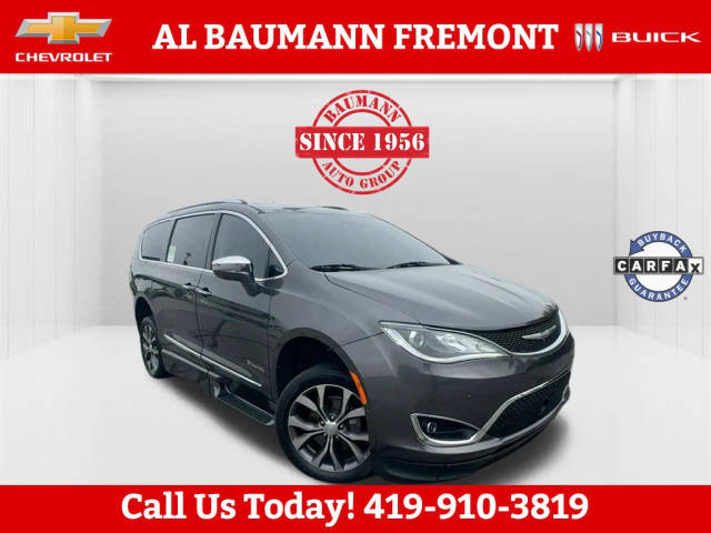 2017 Chrysler Pacifica Minivan Limited FWD photo