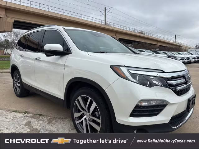 2018 Honda Pilot Touring FWD photo