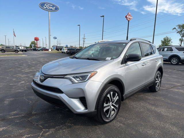 2018 Toyota RAV4 LE FWD photo