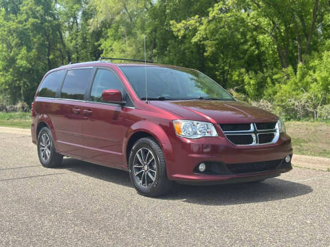 2017 Dodge Grand Caravan SXT FWD photo