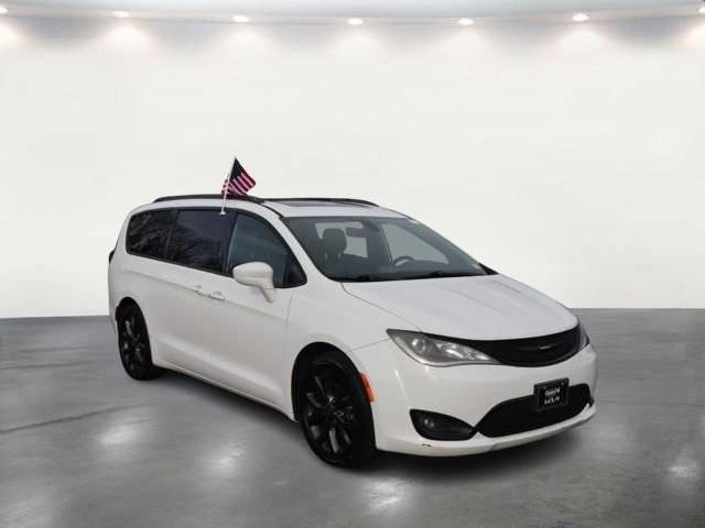 2018 Chrysler Pacifica Minivan Touring L Plus FWD photo