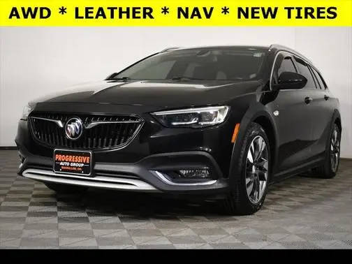 2018 Buick Regal TourX Essence AWD photo