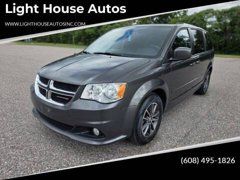 2017 Dodge Grand Caravan SXT FWD photo