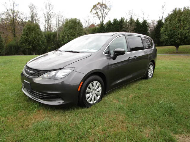 2018 Chrysler Pacifica Minivan L FWD photo