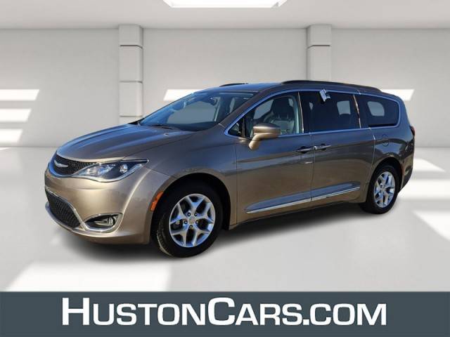 2017 Chrysler Pacifica Minivan Touring-L FWD photo