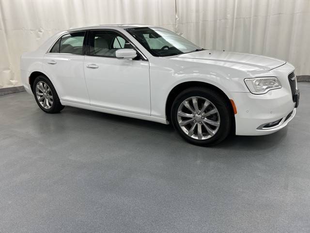 2018 Chrysler 300 Touring L AWD photo