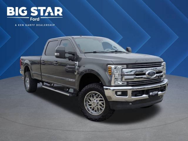 2018 Ford F-350 Super Duty LARIAT 4WD photo