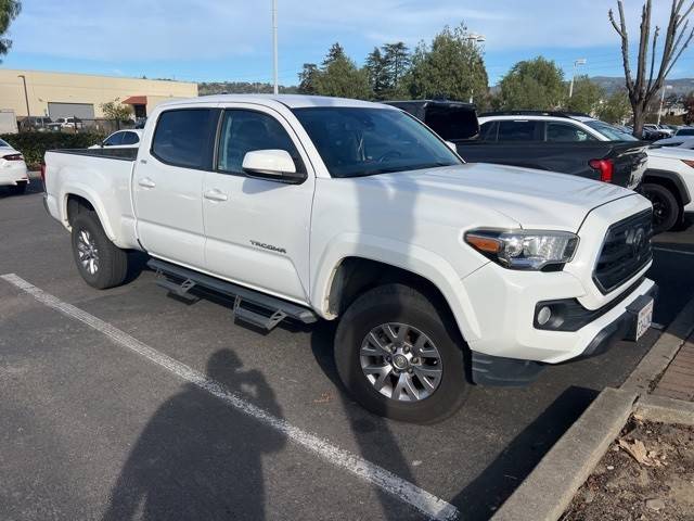 2018 Toyota Tacoma SR5 4WD photo