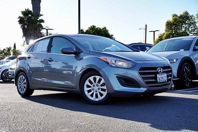 2017 Hyundai Elantra GT  FWD photo