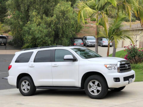 2017 Toyota Sequoia SR5 4WD photo