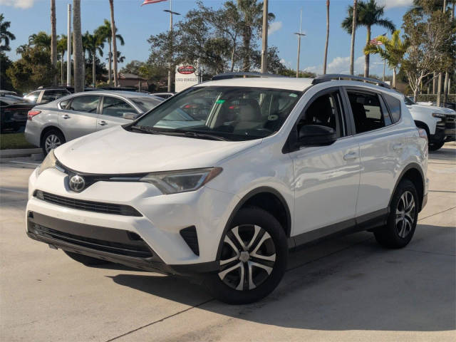 2018 Toyota RAV4 LE FWD photo