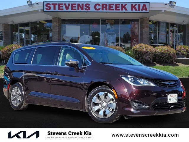 2018 Chrysler Pacifica Minivan Hybrid Limited FWD photo