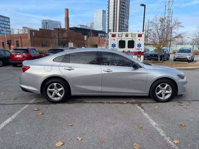 2018 Chevrolet Malibu LS FWD photo