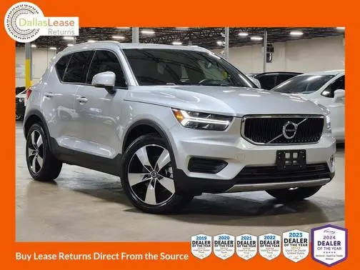 2019 Volvo XC40 Momentum AWD photo