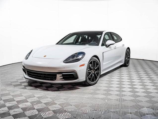 2018 Porsche Panamera  RWD photo