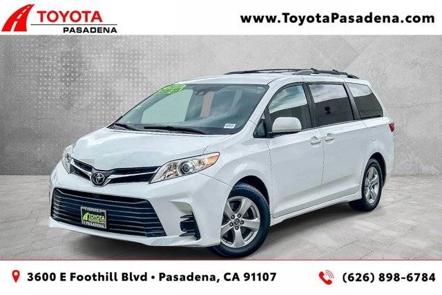 2018 Toyota Sienna LE FWD photo