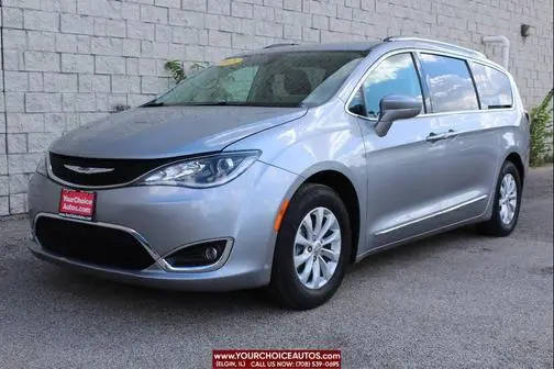 2018 Chrysler Pacifica Minivan Touring L Plus FWD photo