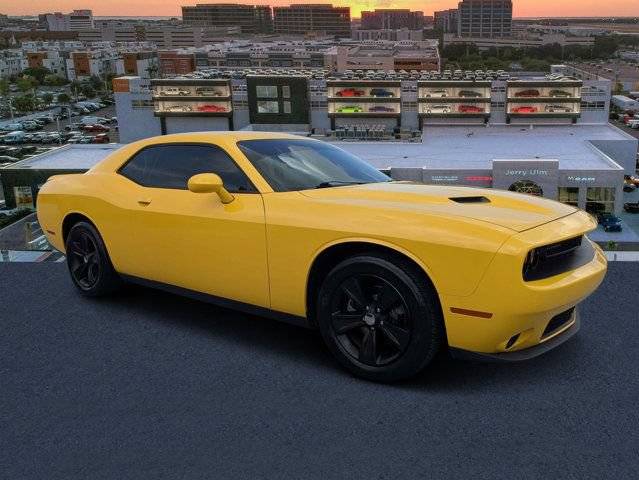 2018 Dodge Challenger SXT RWD photo